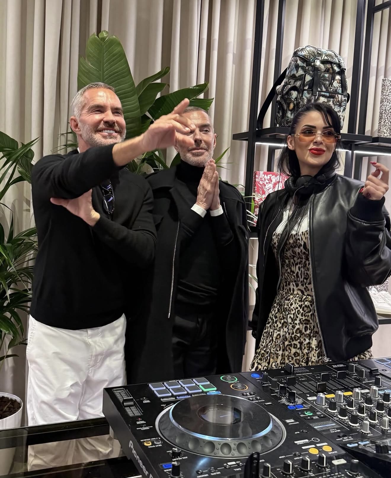 The Lady Snake con los diseñadores de DSQUARED2 en la presentación Spring-Summer 2026